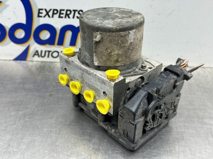 Begagnade ABS-pump Renault Scénic II (JM) 1.6 16V Pris € 125,00 Marginaltabell erbjuds av Gebr Opdam B.V.