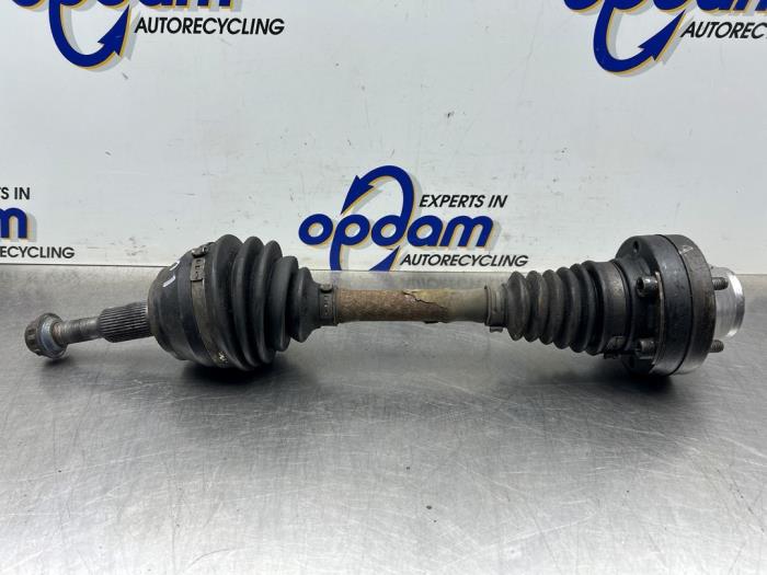 Gebrauchte Antriebswelle links vorne Volkswagen Touareg (7LA/7L6) 2.5 TDI R5 Preis € 50,00 Margenregelung angeboten von Gebr Opdam B.V.