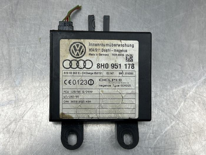 Używane Modul alarmu Audi A4 Cabrio (B7) 2.0 TFSI 20V Cena € 40,00 Procedura marży oferowane przez Gebr Opdam B.V.