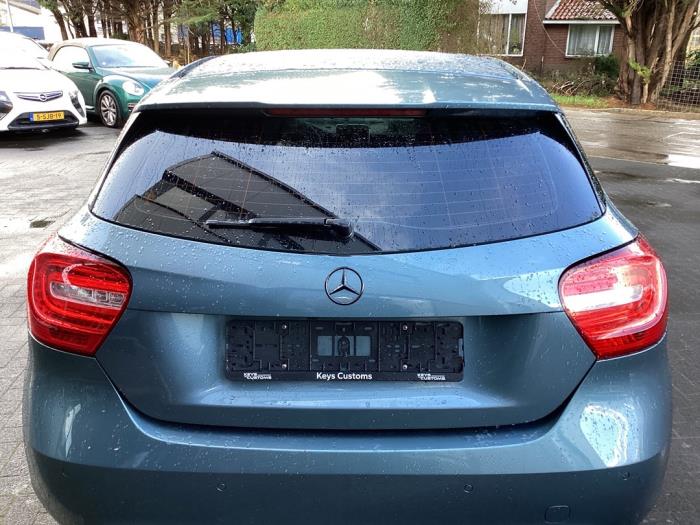 Begagnade Baklucka Mercedes A (W176) 1.6 A-180 16V Pris € 500,00 Marginaltabell erbjuds av Gebr Opdam B.V.
