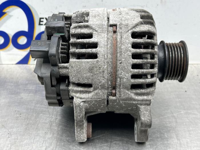 Usagé Dynamo Volkswagen Polo IV (9N1/2/3) 1.4 16V Prix € 50,00 Règlement à la marge proposé par Gebr Opdam B.V.