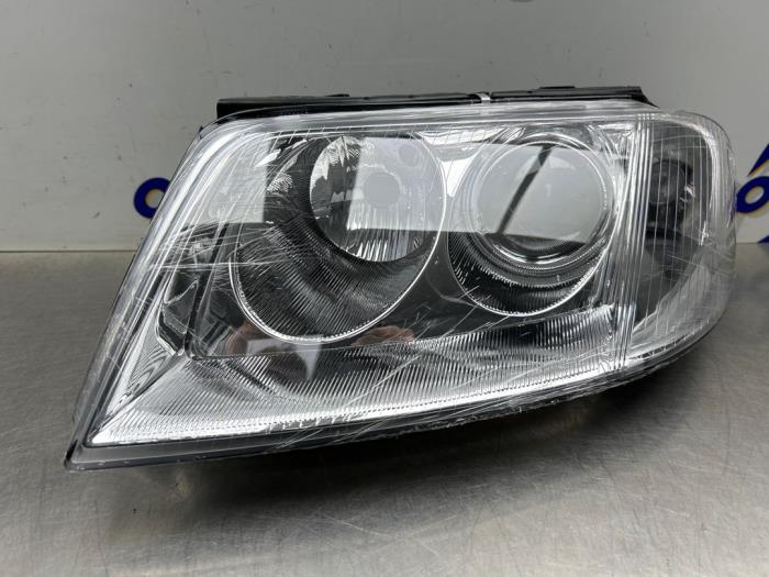 Używane Reflektor lewy Volkswagen Passat (3B3) 1.8 Turbo 20V Cena € 30,00 Procedura marży oferowane przez Gebr Opdam B.V.
