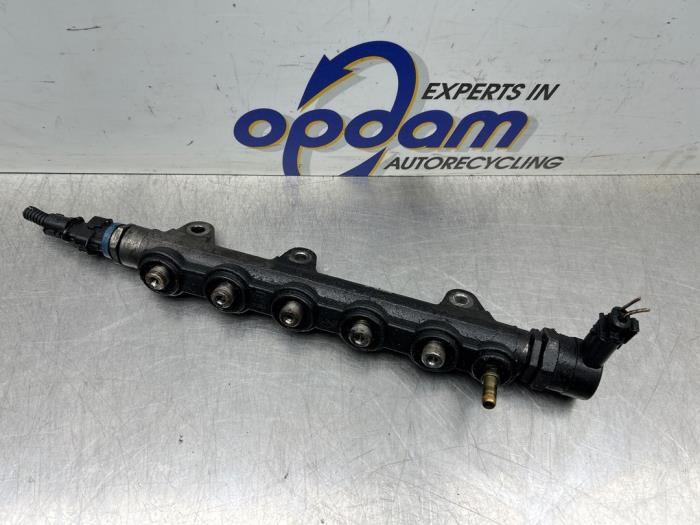 Usagé Système d'injection Opel Vivaro 2.0 CDTI Prix € 60,00 Règlement à la marge proposé par Gebr Opdam B.V.