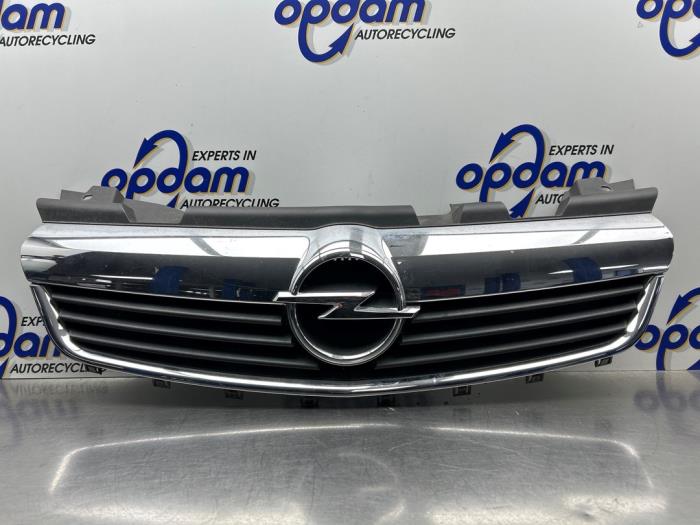 Używane Grill Opel Zafira (M75) 2.2 16V Direct Ecotec Cena € 70,00 Procedura marży oferowane przez Gebr Opdam B.V.