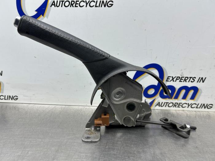 Gebrauchte Handbremsgriff Toyota Yaris III (P13) 1.5 16V Hybrid Preis € 35,00 Margenregelung angeboten von Gebr Opdam B.V.