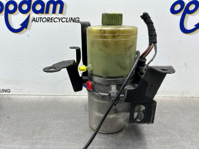 Begagnade Servostyrningspump Volkswagen Polo IV (9N1/2/3) 1.2 Pris € 99,00 Marginaltabell erbjuds av Gebr Opdam B.V.
