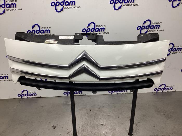 Begagnade Grill Citroen Jumpy (G9) 2.0 HDI 120 16V Pris € 60,00 Marginaltabell erbjuds av Gebr Opdam B.V.