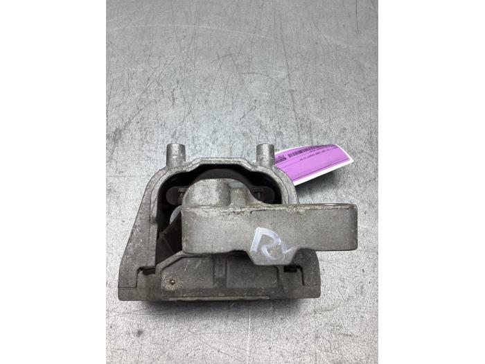 Usagé Support moteur Volkswagen Caddy IV 2.0 TDI 75 Prix € 25,00 Règlement à la marge proposé par Gebr Opdam B.V.