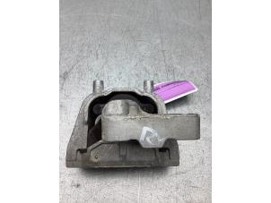 Engine mount from a Volkswagen Caddy IV 2.0 TDI 75 2019