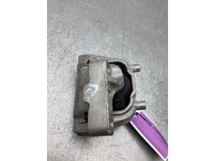 Engine mount from a Volkswagen Caddy IV 2.0 TDI 75 2019