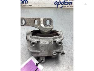 Engine mount from a Volkswagen Caddy IV 2.0 TDI 75 2019
