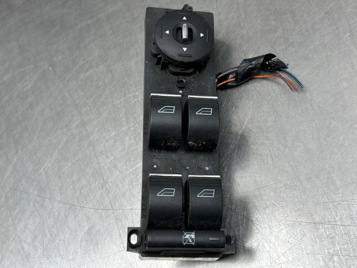 Usados Interruptor de ventanilla eléctrica Ford Focus 2 1.6 TDCi 16V 100 Precio € 50,00 Norma de margen ofrecido por Gebr Opdam B.V.