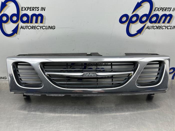 Używane Grill Saab 9-3 I (YS3D) 2.0,S 16V Cena € 35,00 Procedura marży oferowane przez Gebr Opdam B.V.