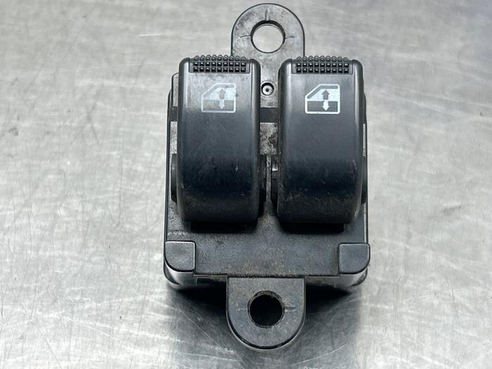 Usados Interruptor de ventanilla eléctrica Hyundai Atos 1.1 12V Precio € 25,00 Norma de margen ofrecido por Gebr Opdam B.V.