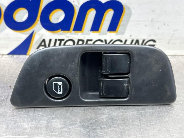 Usados Interruptor de ventanilla eléctrica Suzuki New Ignis (MH) 1.3 16V Precio € 35,00 Norma de margen ofrecido por Gebr Opdam B.V.