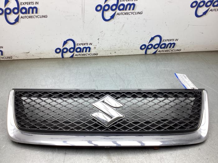 Begagnade Grill Suzuki Grand Vitara II (JT) 2.0 16V Pris € 35,00 Marginaltabell erbjuds av Gebr Opdam B.V.