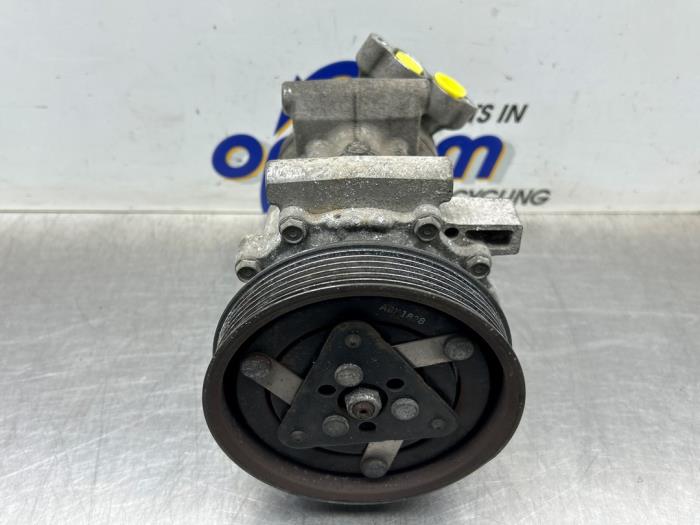 Gebrauchte Klimapumpe Renault Clio III (BR/CR) 1.4 16V Preis € 50,00 Margenregelung angeboten von Gebr Opdam B.V.