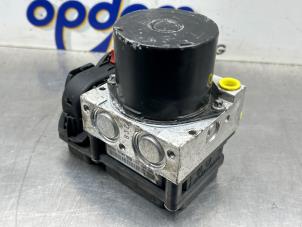 ABS-pump från en Volkswagen Polo IV (9N1/2/3) 1.2 12V 2006
