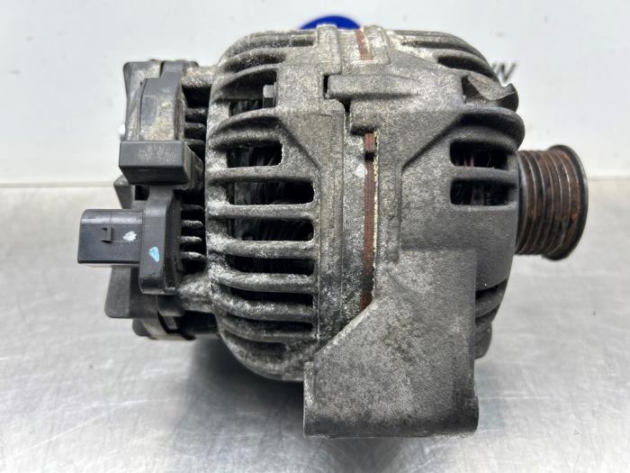 Gebrauchte Dynamo Mercedes C (W203) 2.0 C-180 16V Preis € 75,00 Margenregelung angeboten von Gebr Opdam B.V.