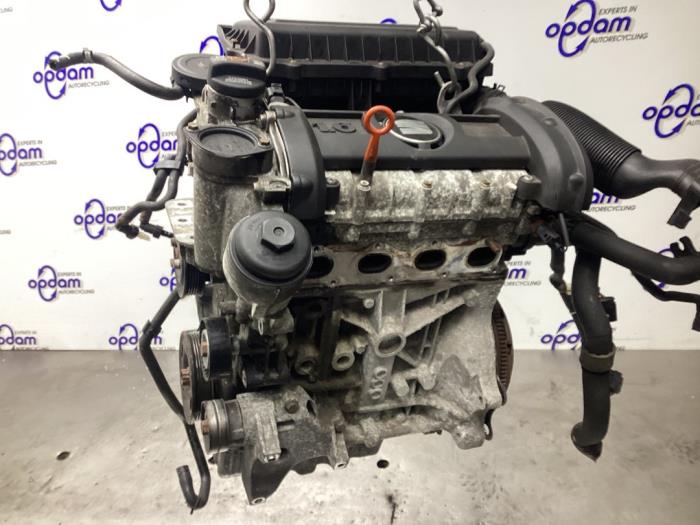 Motor van een Seat Ibiza III (6L1) 1.6 16V 2007