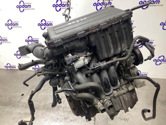 Motor van een Seat Ibiza III (6L1) 1.6 16V 2007