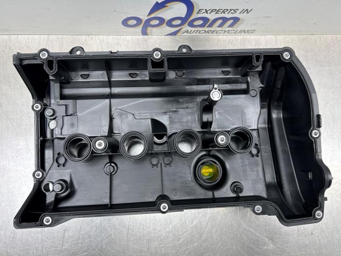Ventildeckel van een Peugeot 5008 II (M4/MC/MJ/MR) 1.6 16V PureTech 180 2018
