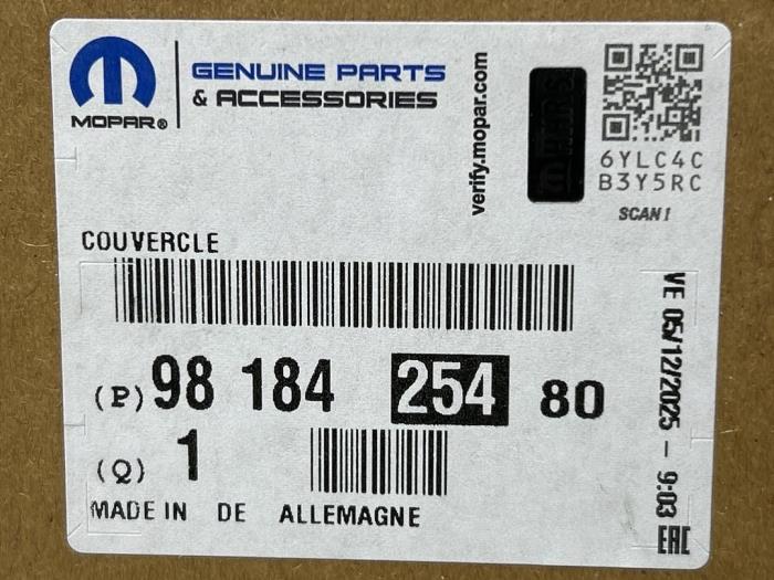 Ventildeckel van een Peugeot 5008 II (M4/MC/MJ/MR) 1.6 16V PureTech 180 2018
