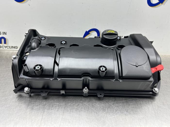 Ventildeckel van een Peugeot 5008 II (M4/MC/MJ/MR) 1.6 16V PureTech 180 2018