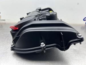 Ventildeckel van een Peugeot 5008 II (M4/MC/MJ/MR) 1.6 16V PureTech 180 2018