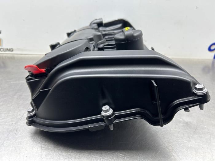 Ventildeckel van een Peugeot 3008 II (M4/MC/MJ/MR) 1.6 16V PureTech 180 2019