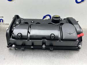 Ventildeckel van een Peugeot 3008 II (M4/MC/MJ/MR) 1.6 16V PureTech 180 2019
