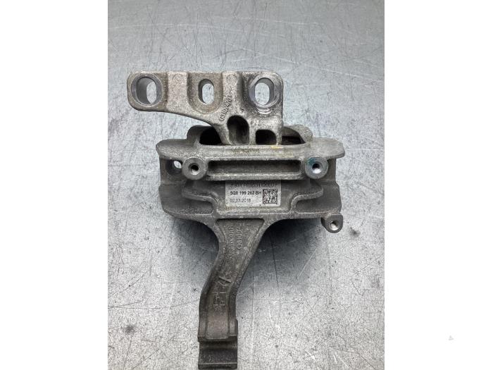 Used Engine mount Skoda Superb Combi (3V5) 1.6 TDI Price € 40,00 Margin scheme offered by Gebr Opdam B.V.