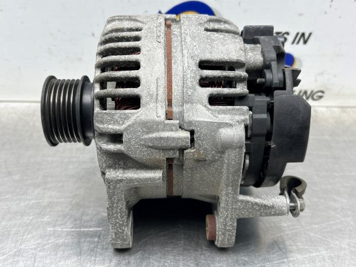 Used Dynamo Volkswagen Polo IV (9N1/2/3) 1.4 16V Price € 49,00 Margin scheme offered by Gebr Opdam B.V.