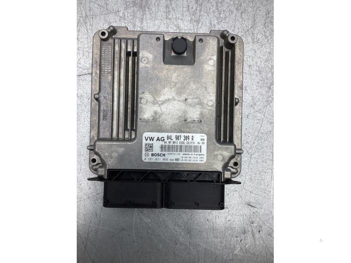 Used Engine management computer Skoda Superb Combi (3V5) 1.6 TDI Price € 150,00 Margin scheme offered by Gebr Opdam B.V.