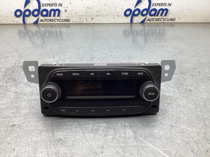Używane Radio Opel Karl 1.0 12V Cena € 80,00 Procedura marży oferowane przez Gebr Opdam B.V.