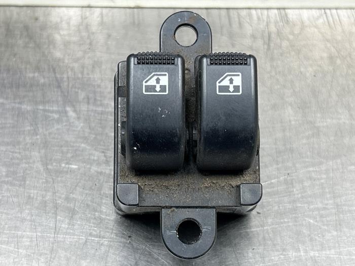 Usados Interruptor de ventanilla eléctrica Hyundai Atos 1.1 12V Precio € 25,00 Norma de margen ofrecido por Gebr Opdam B.V.