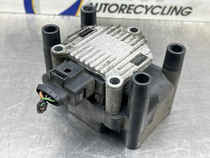 Usagé Bobine Volkswagen Polo IV (9N1/2/3) 1.4 16V Prix € 25,00 Règlement à la marge proposé par Gebr Opdam B.V.