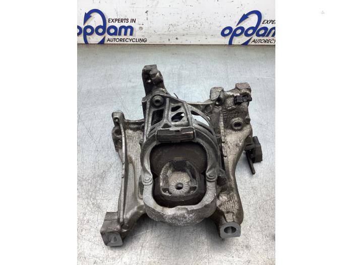 Usagé Support moteur Audi A5 Sportback (8TA) 1.8 TFSI 16V Prix € 50,00 Règlement à la marge proposé par Gebr Opdam B.V.