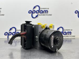 Bloc ABS d'un BMW 3 serie Touring (E91) 318i 16V 2010