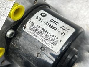 Bloc ABS d'un BMW 3 serie Touring (E91) 318i 16V 2010