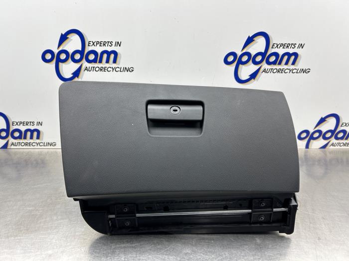 Begagnade Handskfack BMW 3 serie Touring (E91) 318i 16V Pris € 40,00 Marginaltabell erbjuds av Gebr Opdam B.V.