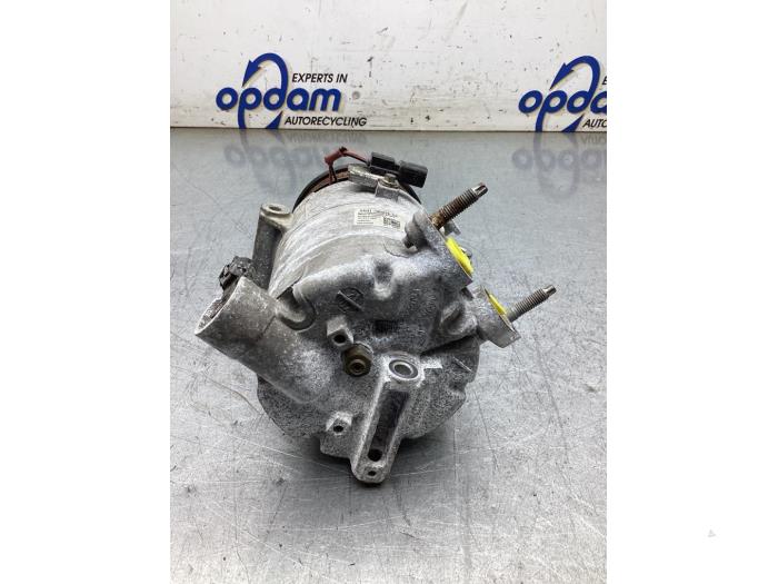 Usagé Pompe clim Ford Transit 2.0 TDCi 16V Eco Blue 130 RWD Prix € 300,00 Règlement à la marge proposé par Gebr Opdam B.V.