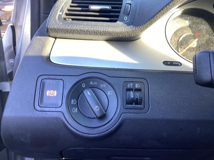 Gebrauchte Handbremse Schalter Volkswagen Passat Variant (3C5) 1.8 TSI 16V Preis auf Anfrage angeboten von Gebr Opdam B.V.