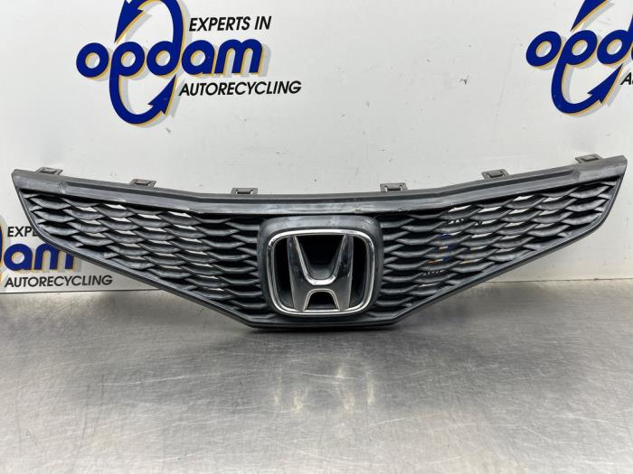 Używane Grill Honda Jazz (GE6/GE8/GG/GP) 1.2 VTEC 16V Cena € 40,00 Procedura marży oferowane przez Gebr Opdam B.V.
