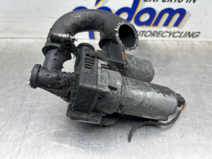 Begagnade Extra vattenpump BMW 3 serie (E46/4) 316i 16V Pris € 50,00 Marginaltabell erbjuds av Gebr Opdam B.V.