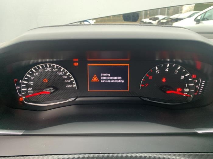 Engine from a Peugeot 208 II (UB/UH/UP) 1.2 Vti 12V PureTech 100 2022