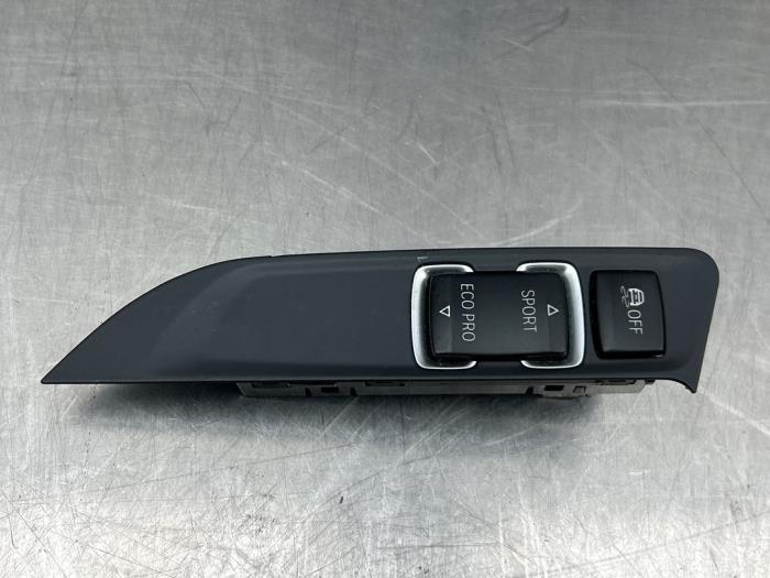 Używane Przelacznik ESP BMW 3 serie (F30) 320i 2.0 16V Cena € 25,00 Procedura marży oferowane przez Gebr Opdam B.V.