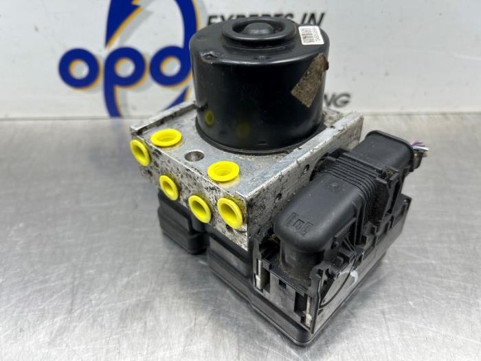 Begagnade ABS-pump Ford Fiesta 6 (JA8) 1.4 16V Pris € 125,00 Marginaltabell erbjuds av Gebr Opdam B.V.