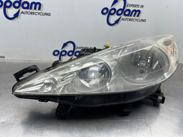 Używane Reflektor lewy Peugeot 207/207+ (WA/WC/WM) 1.4 Cena € 50,00 Procedura marży oferowane przez Gebr Opdam B.V.