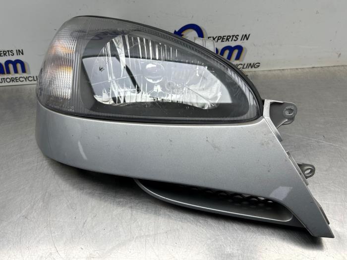 Używane Reflektor prawy Chevrolet Tacuma 1.6 16V Cena € 40,00 Procedura marży oferowane przez Gebr Opdam B.V.